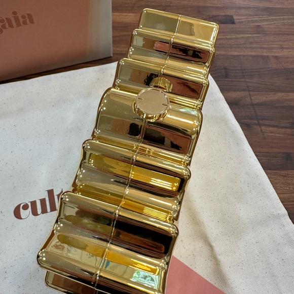 NEW - Cult Gaia Metallic Gold Paloma Wavy Clutch - Picture 7 of 16